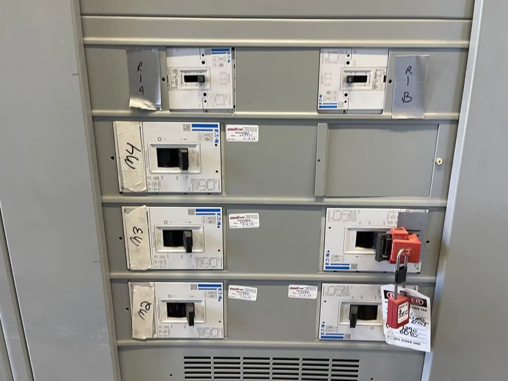 Slide of Le Electrician