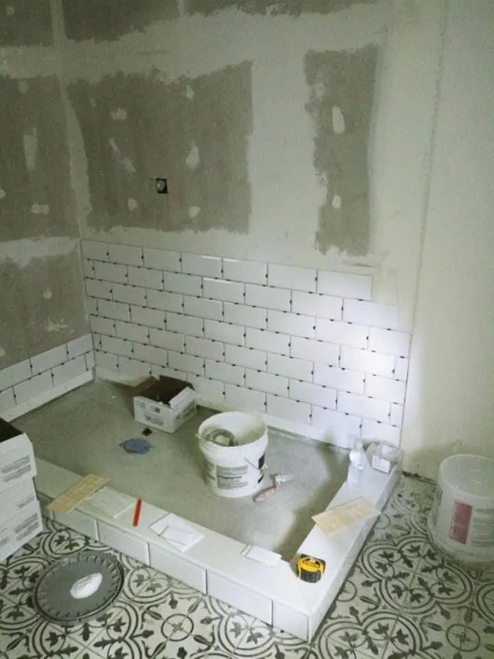 Slide of L&E Home Solutions