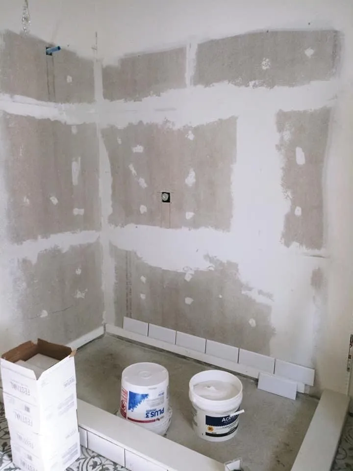 Slide of L&E Home Solutions