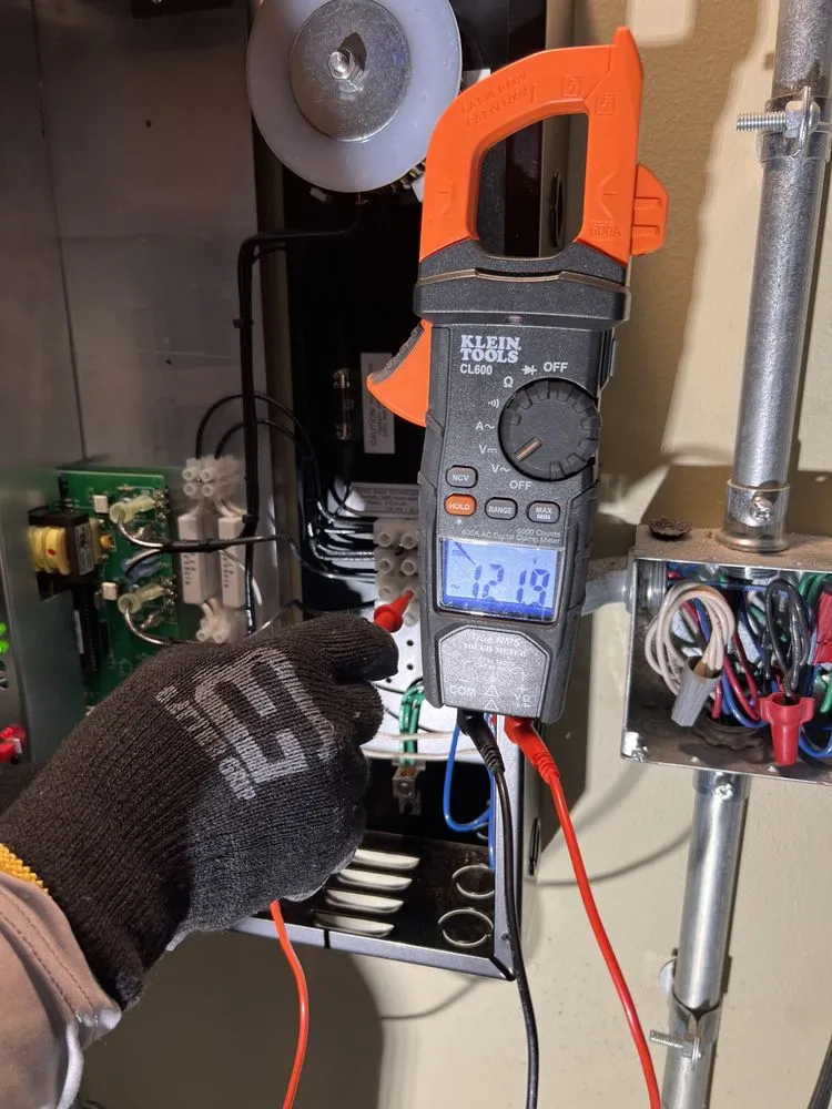 Certified electrician providing lighting installation in Port St. Lucie, FL - Lead Electrical