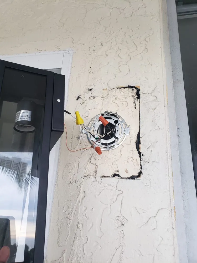 Affordable emergency electrical service experts serving , - Lee Can Fixit