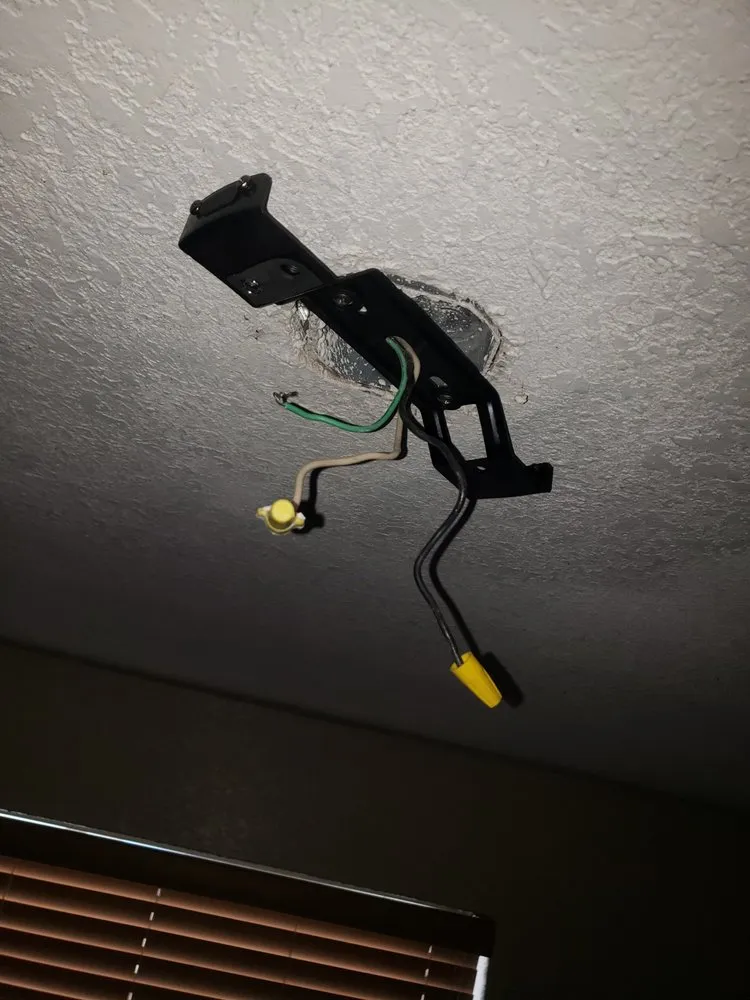 Slide of Lee Can Fixit