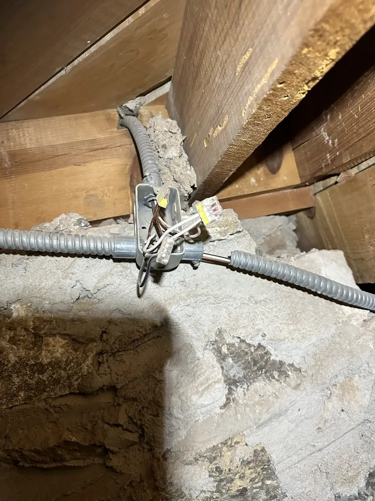 Expert outlet and switch repair service in ,  - LEED Home and Business Solutions