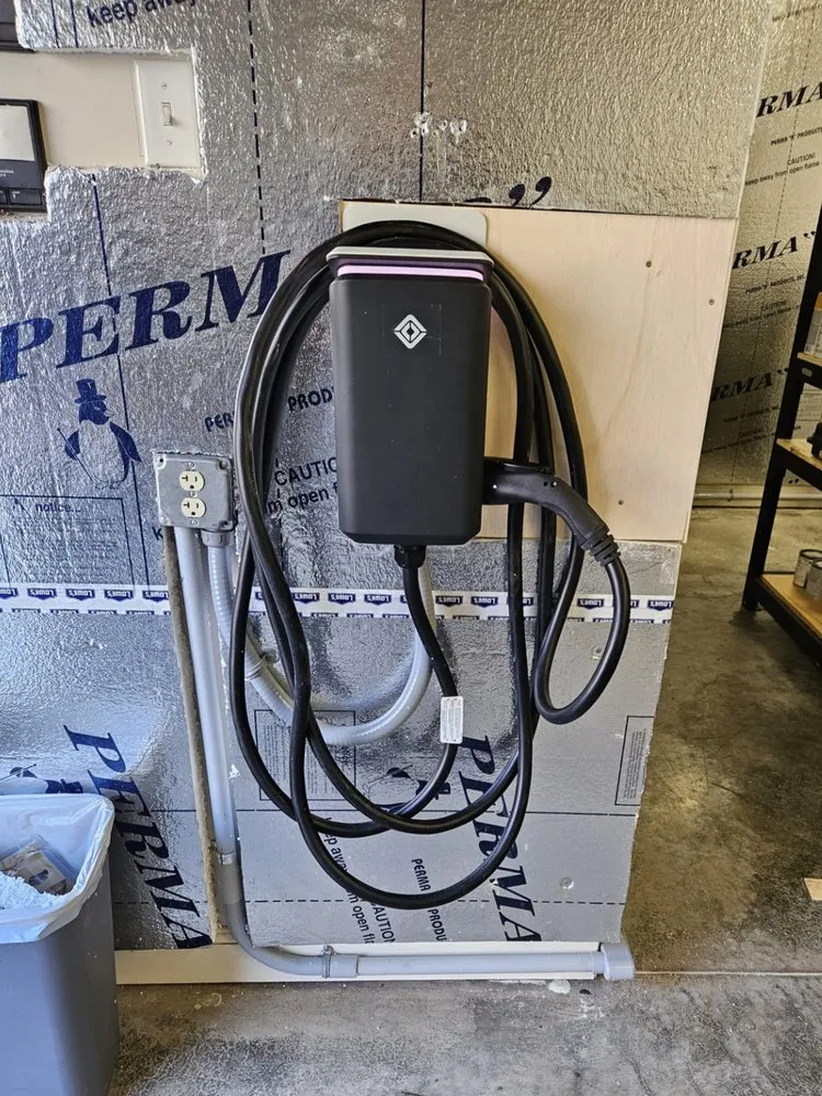 Slide of LeeLynn Electrical Services