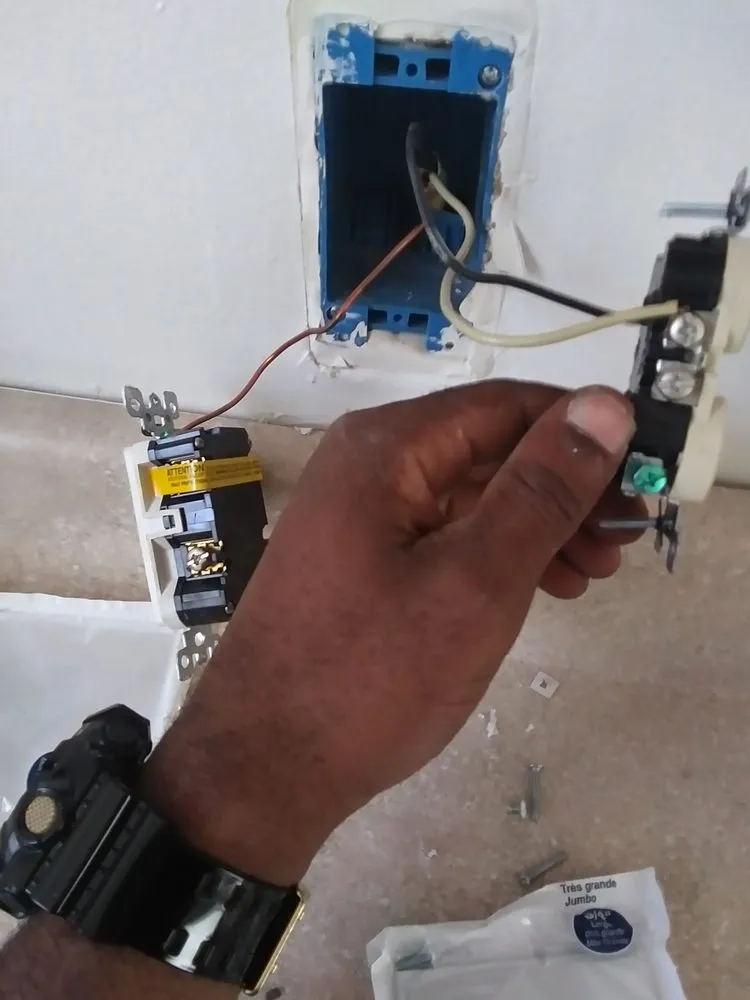 Slide of Lee's Lawn Care Hauling and Home Improvement Services