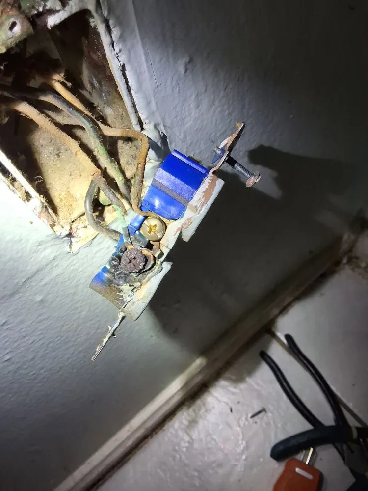 Slide of Lees Lighting