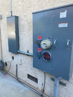 Lefever Electric Logo