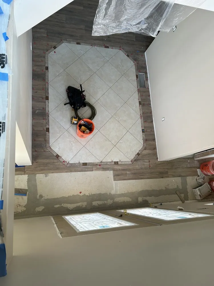 Emergency electrician providing circuit breaker repair in , 