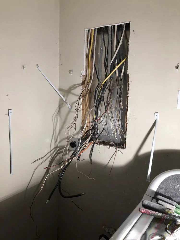 Licensed lighting installation in Tidewater Chesapeake, VA by Lenny's Electric