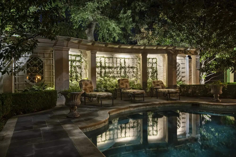 Slide of Lentz Landscape Lighting