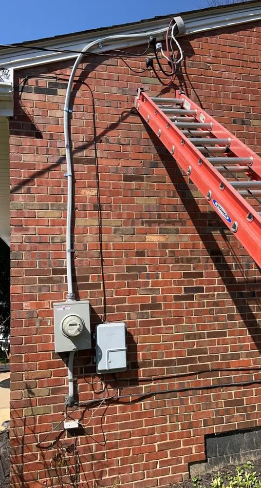 Reliable electrician providing circuit breaker repair in Belle Vernon, PA - Lenzi Electric