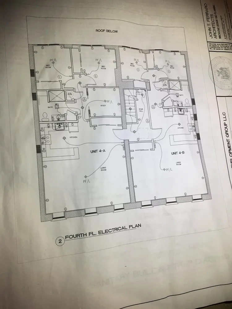 Professional electrician providing emergency electrical service in ???, NY - Leo