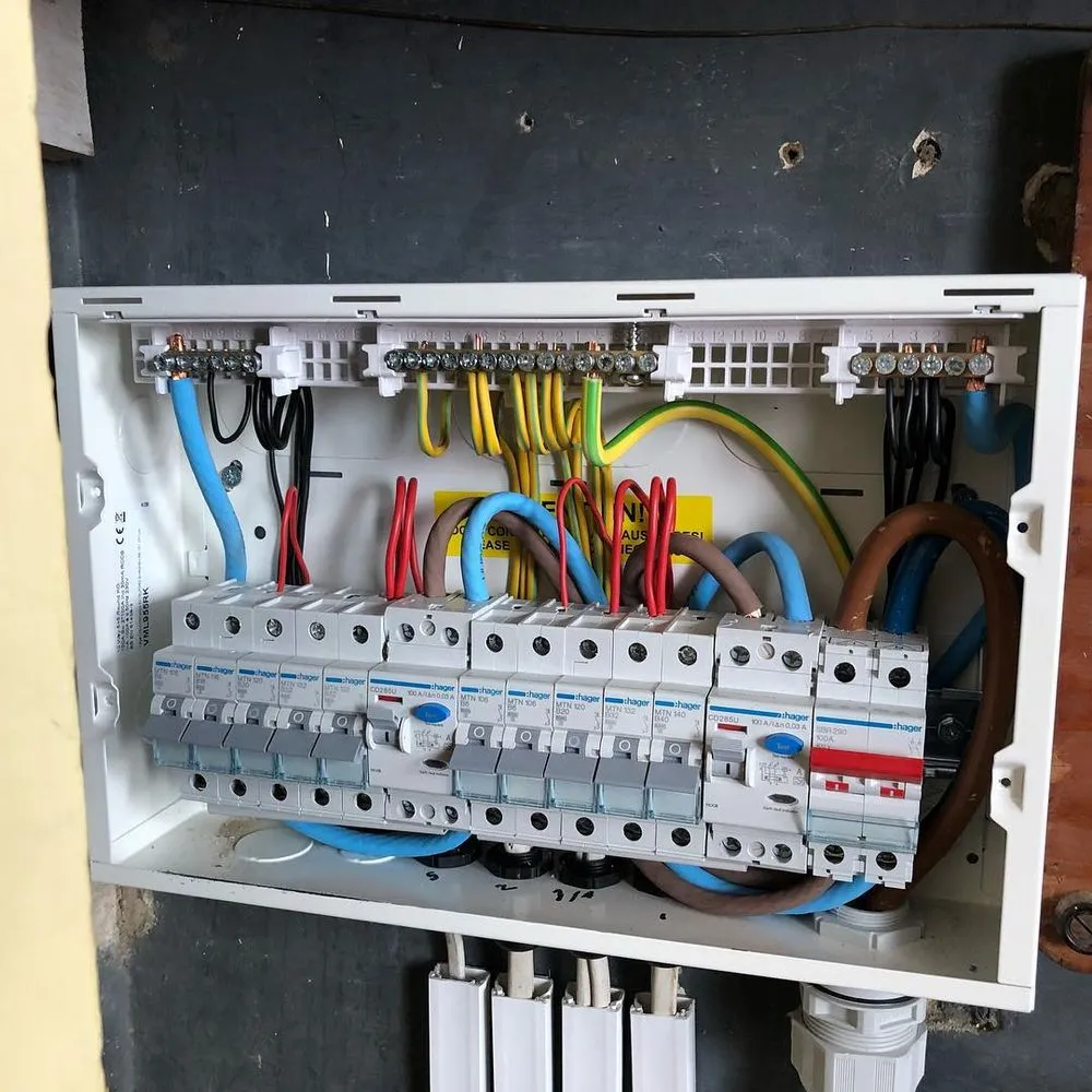 Slide of Leo Electrical