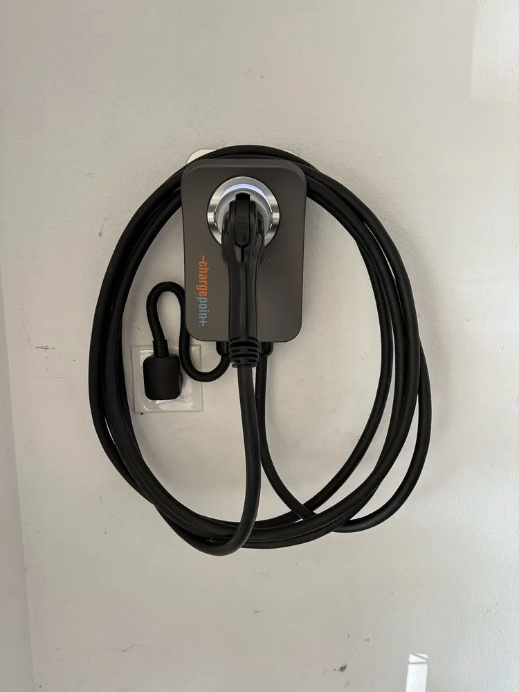 Slide of LEO Electrical