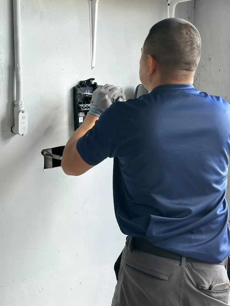 Slide of LEO Electrical