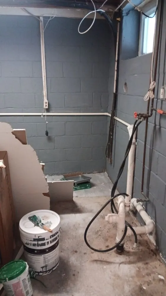 Slide of Leon Handyman