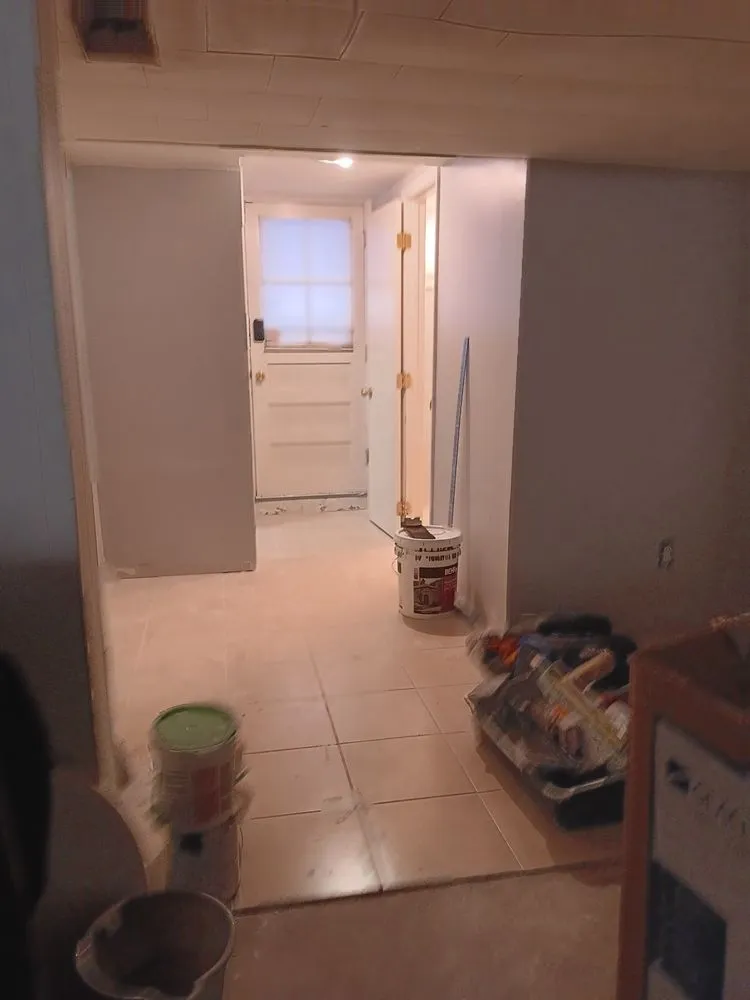 Slide of Leon Handyman