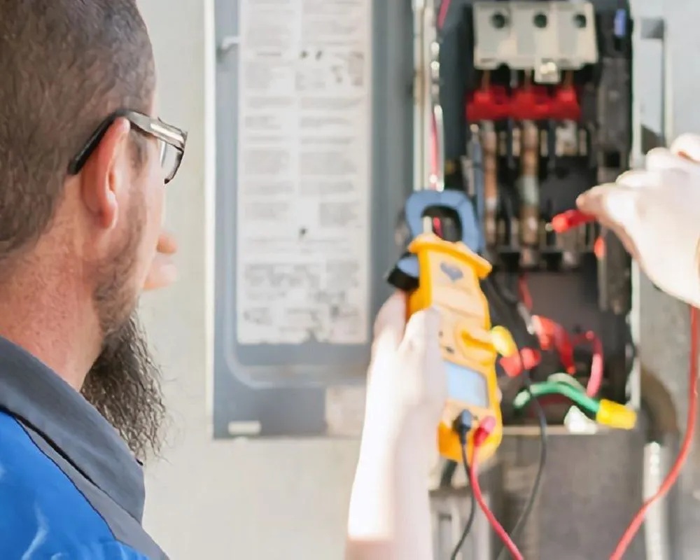 Slide of Leonard Local Electrician Master