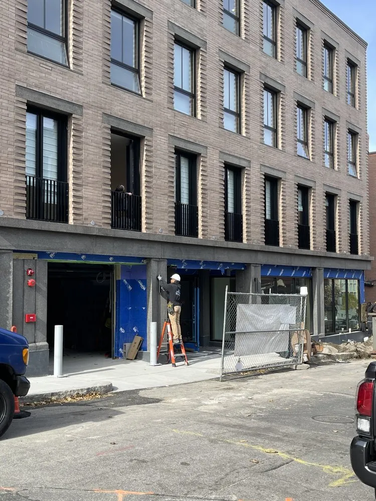 Slide of Leonardo Pereira Electrician