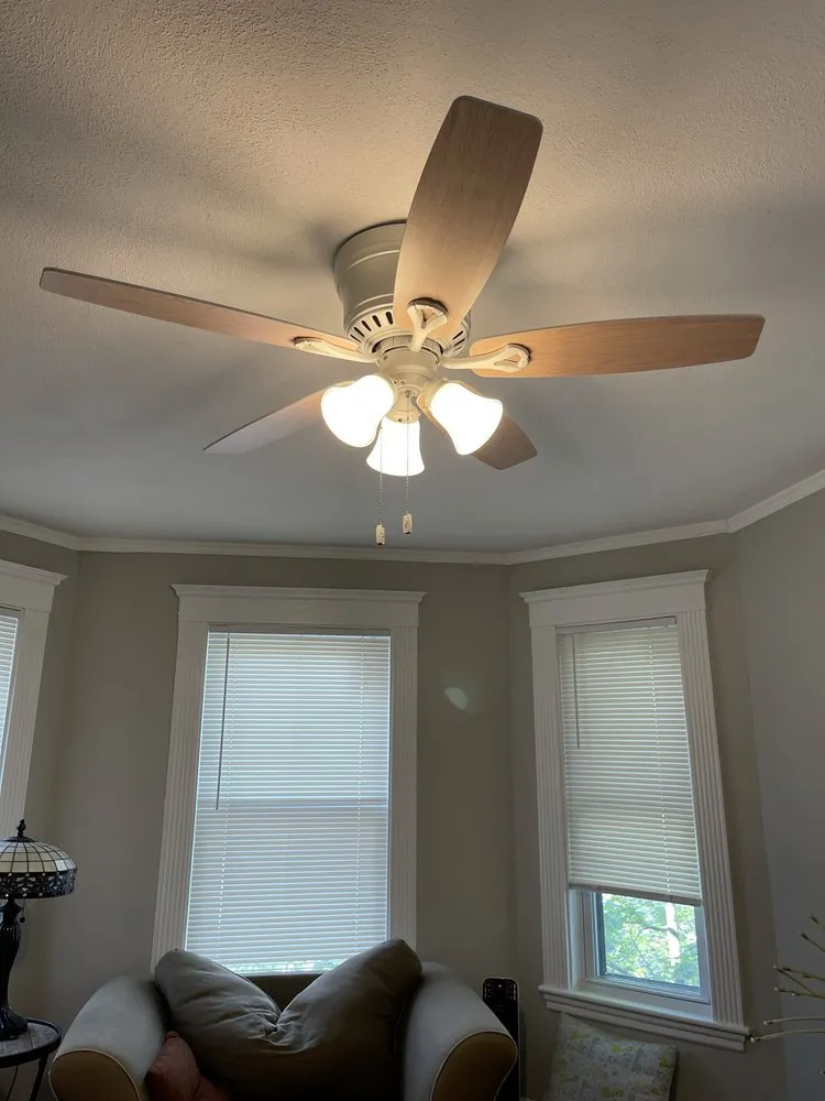 Slide of Leonardo Pereira Electrician