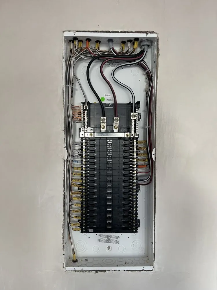 Slide of Leonardo Pereira Electrician