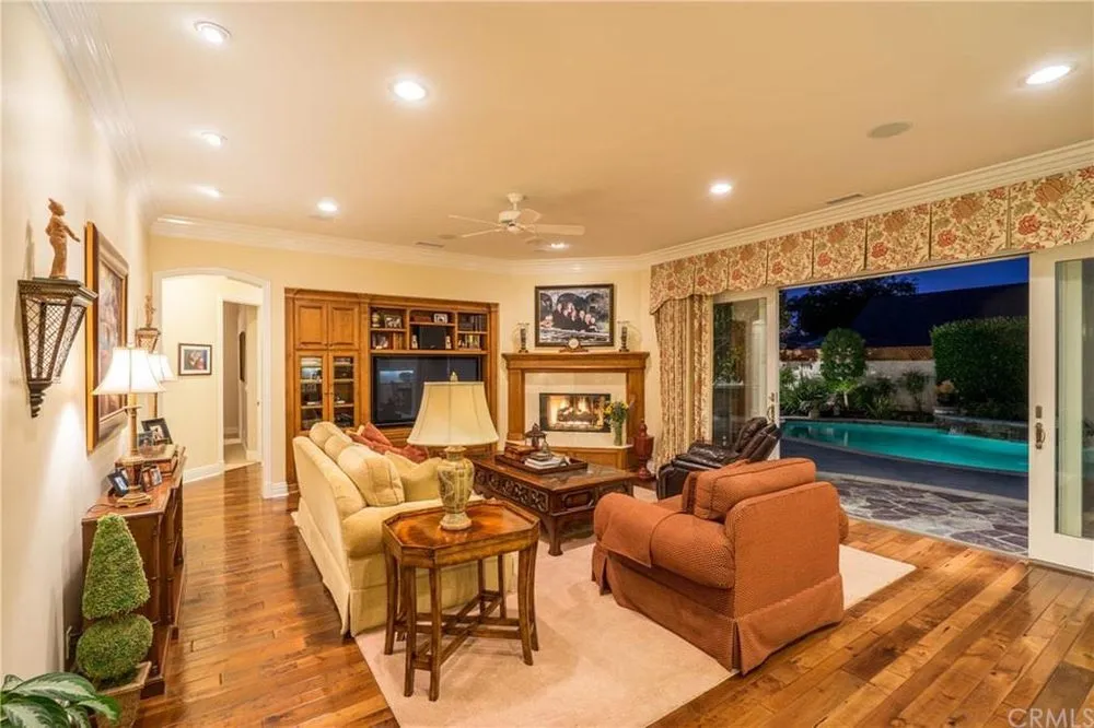 Slide of Leone Electric