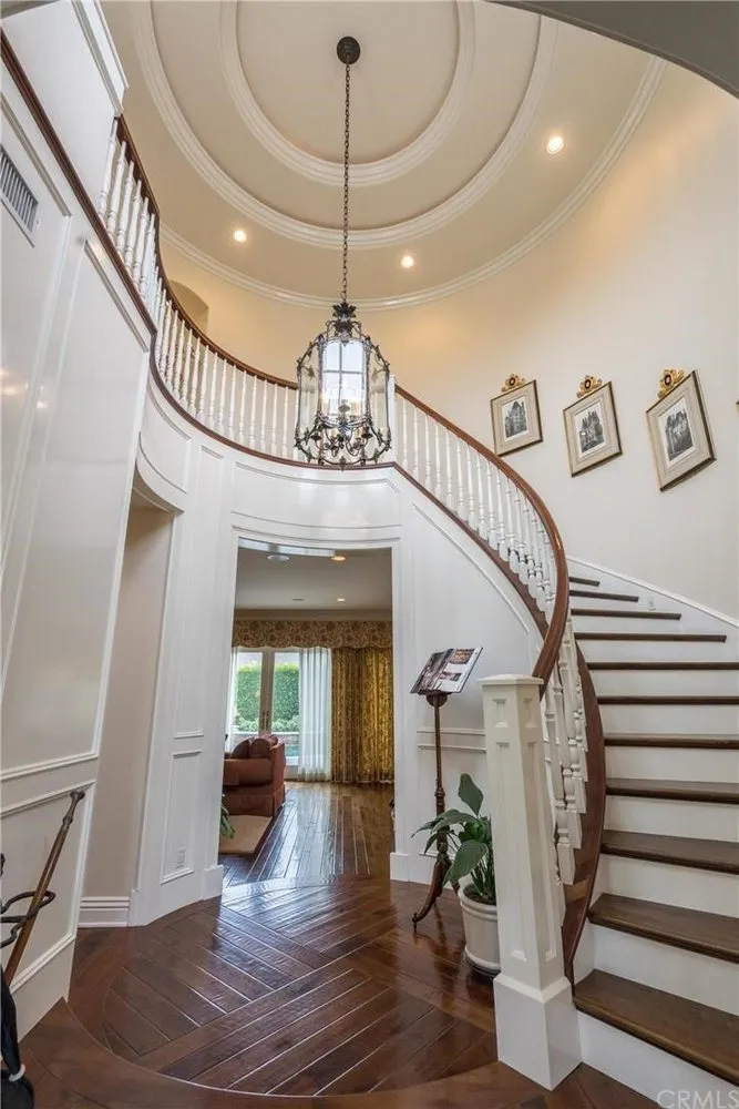 Slide of Leone Electric