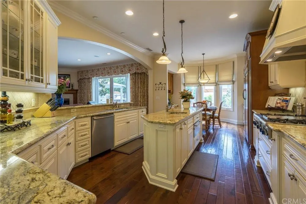 Slide of Leone Electric