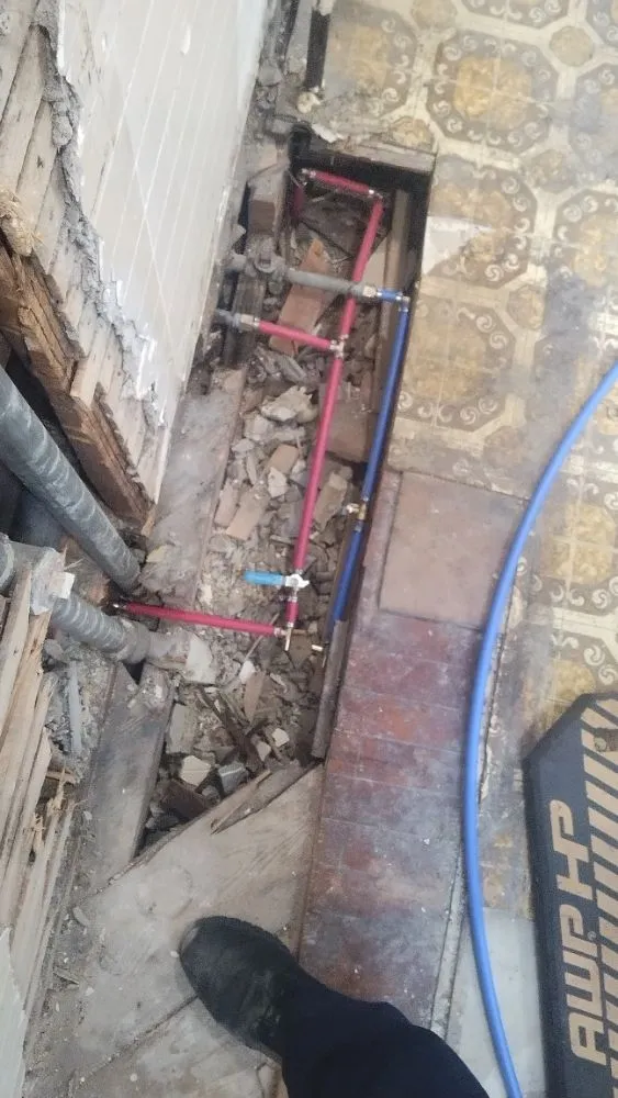 Slide of Leons Home Improvement