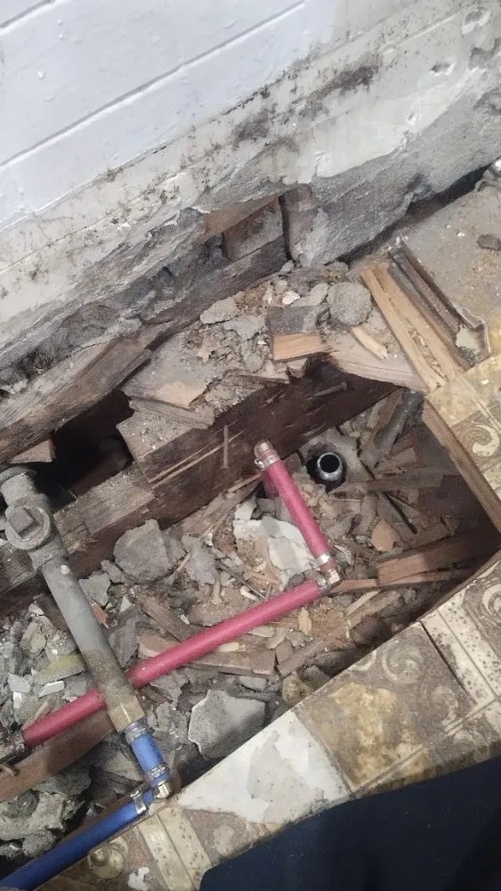 Slide of Leons Home Improvement