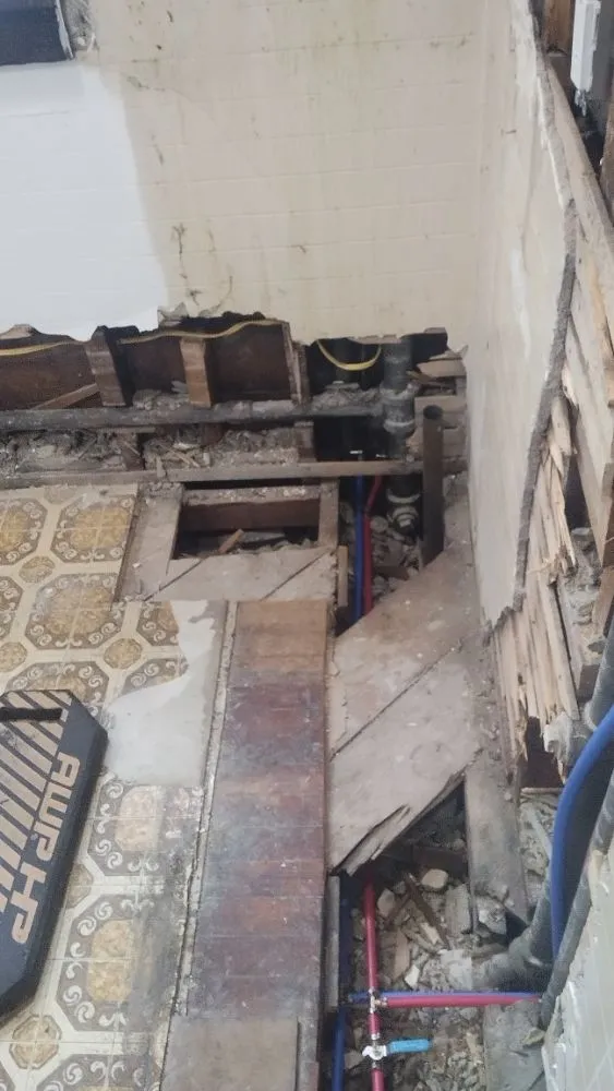 Slide of Leons Home Improvement