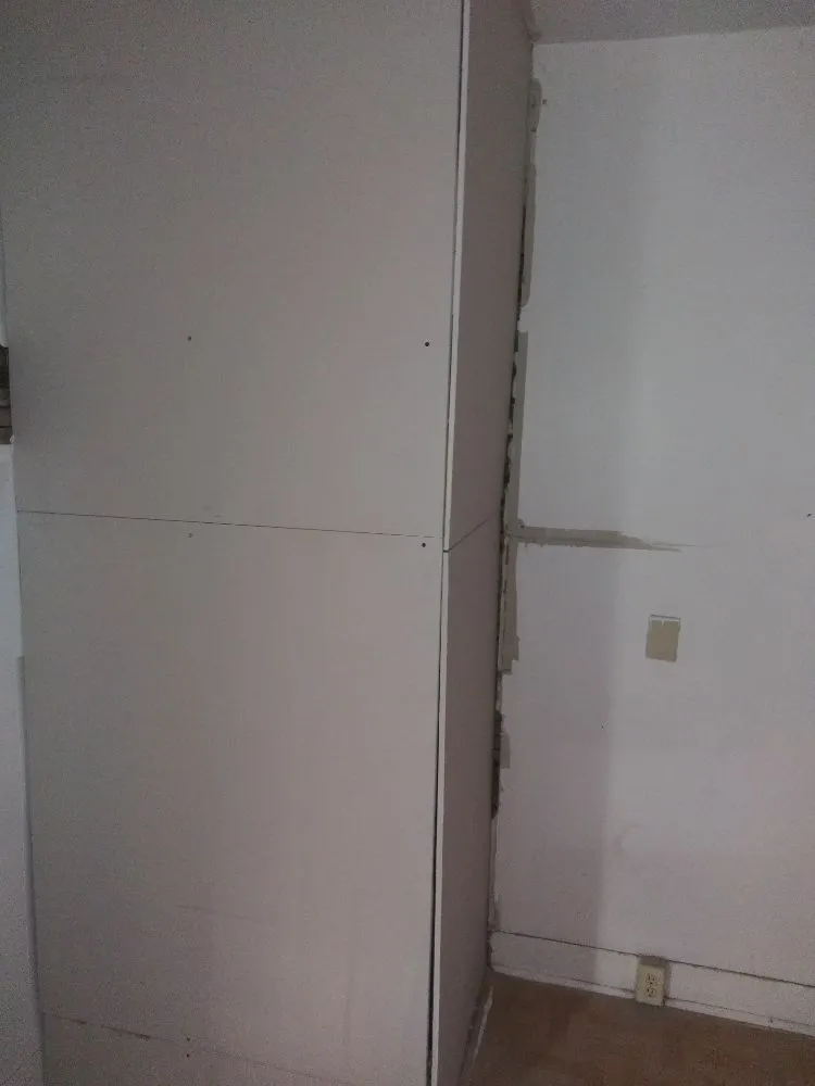 Slide of Leons Home Improvement