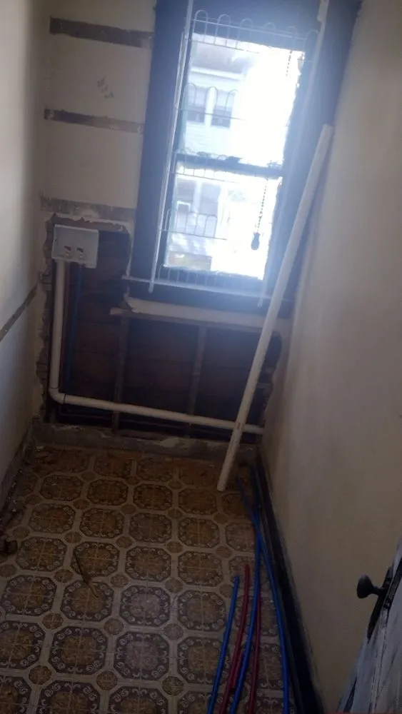 Slide of Leons Home Improvement