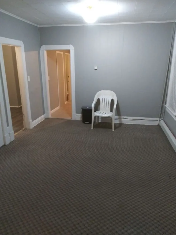 Slide of Leons Home Improvement