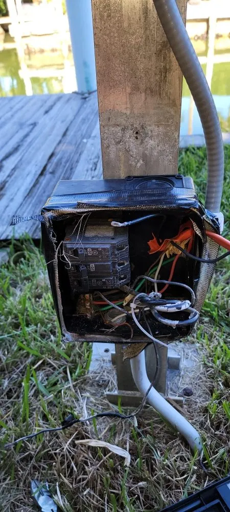 Licensed electrician providing emergency electrical service in saint peterburg, FL - Leo’s Electric & More