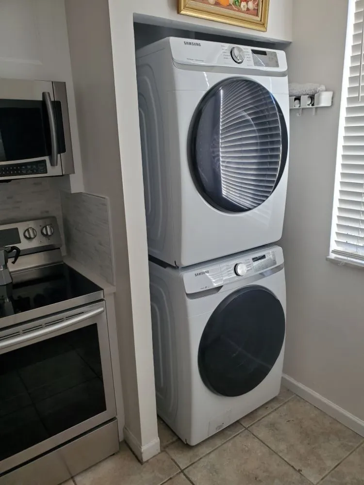 Licensed outlet and switch repair in saint peterburg, FL by Leo’s Electric & More