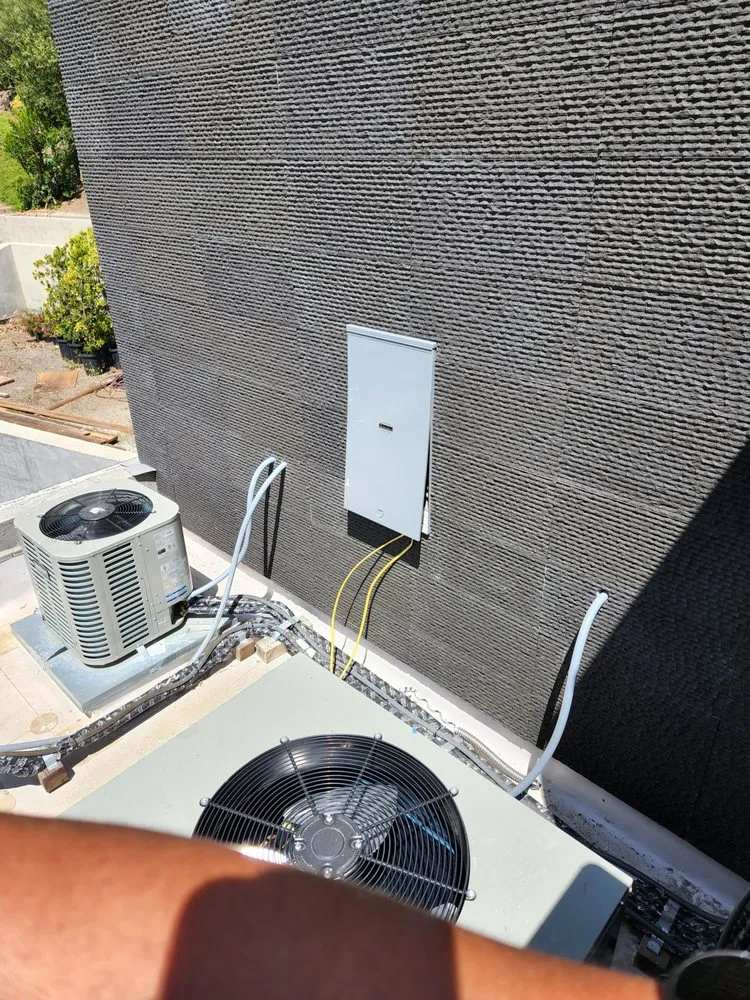 Certified electrician providing circuit breaker repair in Playa Vista, CA - Leo’s Electric