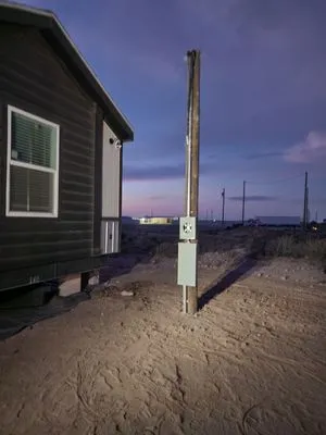 Leos Electrical Services Logo