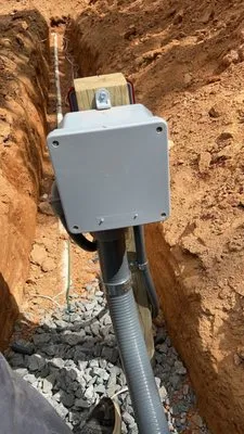 Leo's Side Electric Logo