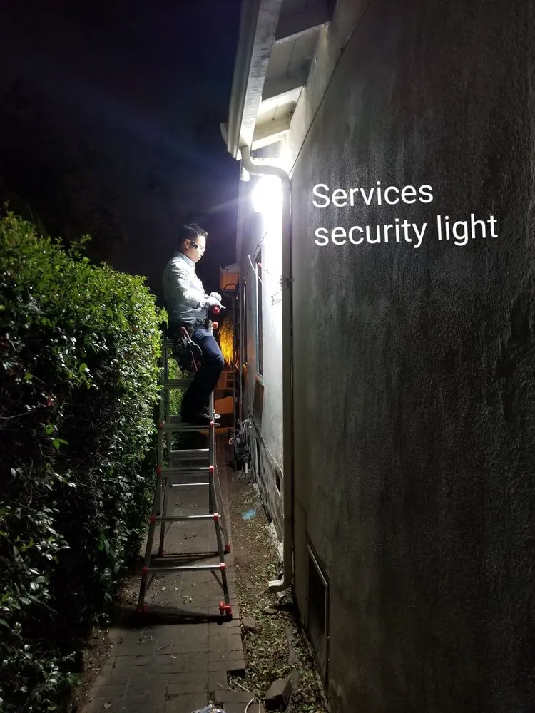 Slide of Le's Electric