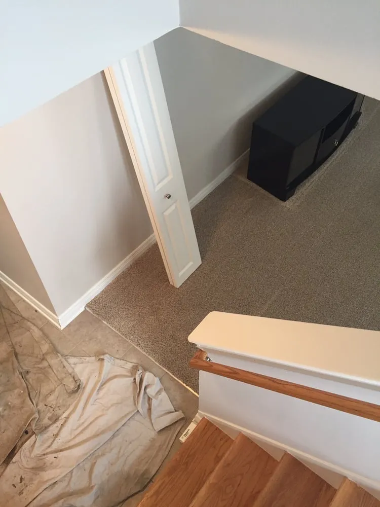 Expert electrician providing emergency electrical service in , 