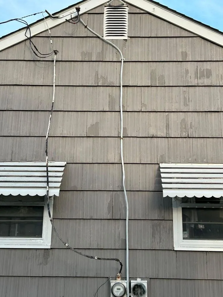 Licensed electrician providing circuit breaker repair in Roxbury Township, NJ - Let Me Help Fvlz