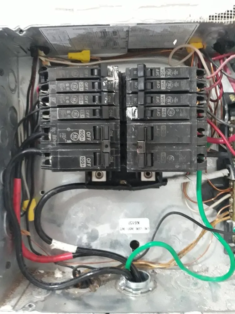 Emergency electrician providing lighting installation in , 