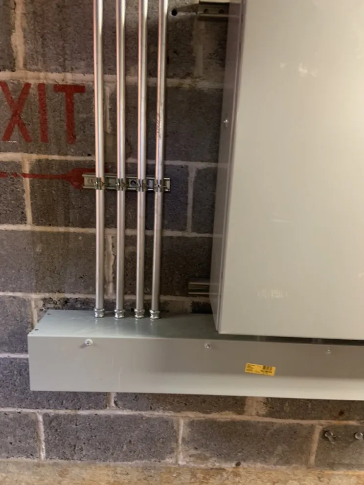 Slide of Lezama Electrical Services