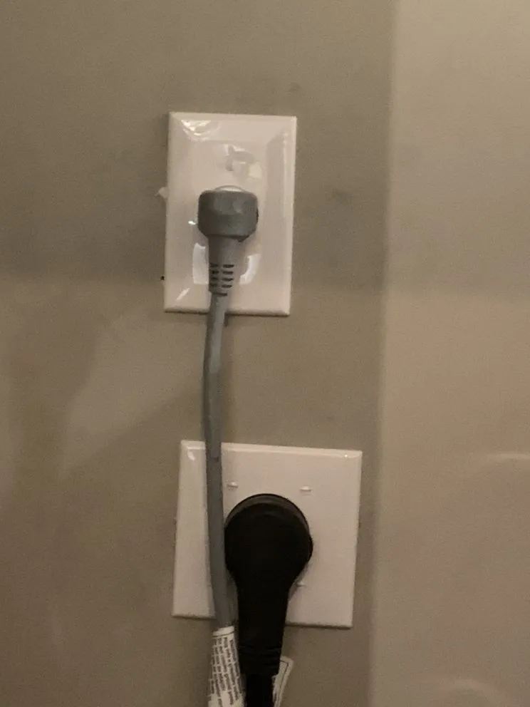 Slide of Lezama Electrical Services