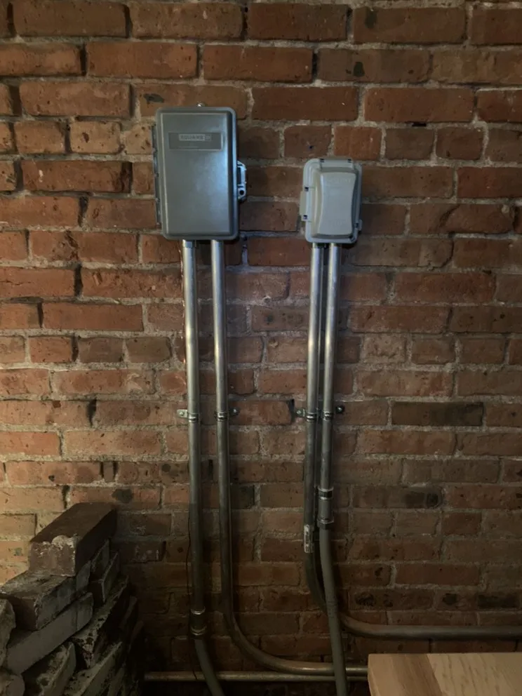 Slide of Lezama Electrical Services