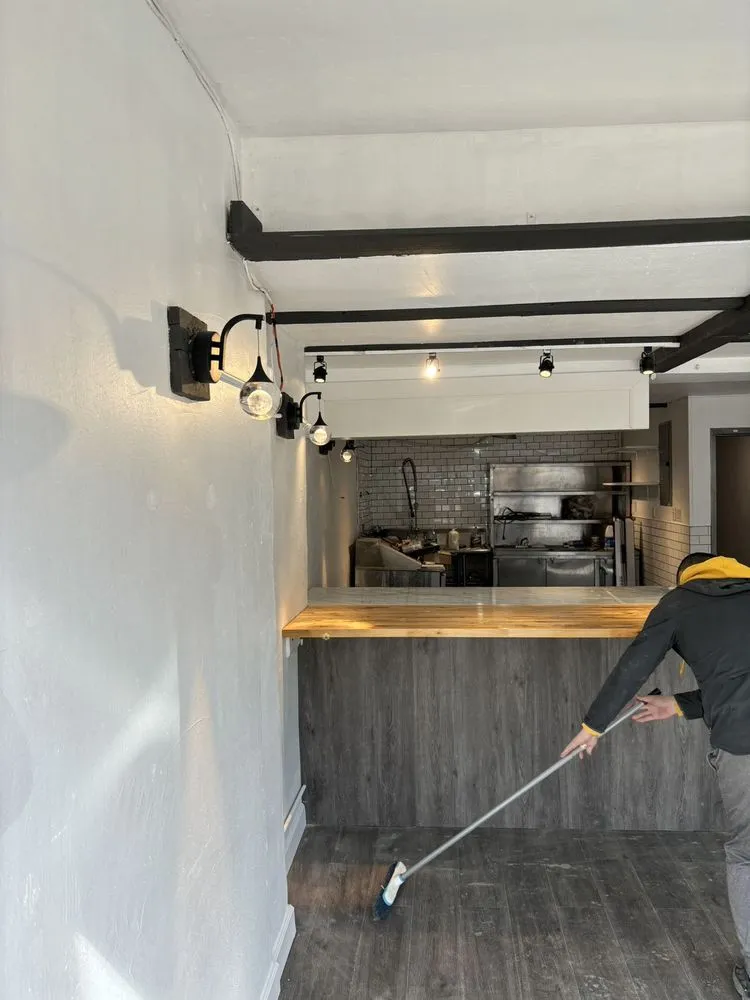 Slide of Lia Handyman