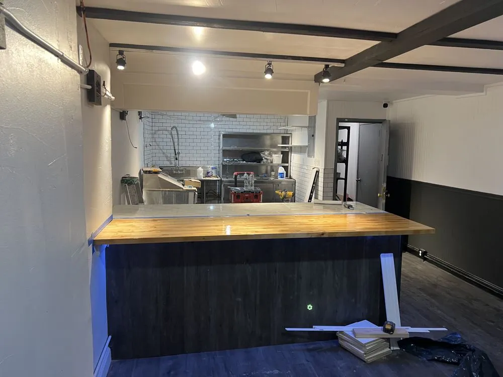 Slide of Lia Handyman