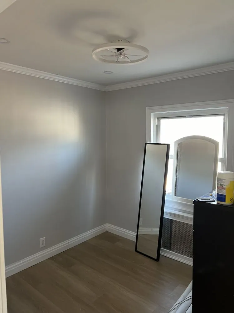 Slide of Lia Handyman