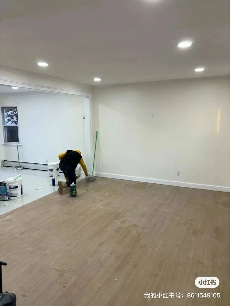 Slide of Lia Handyman